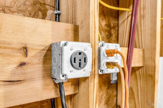 6590 Warren Rd, Milton, FL 32583