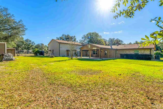 6590 Warren Rd, Milton, FL 32583