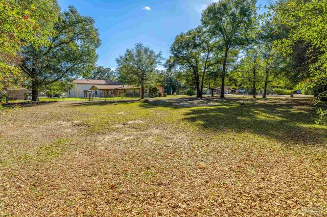 6590 Warren Rd, Milton, FL 32583