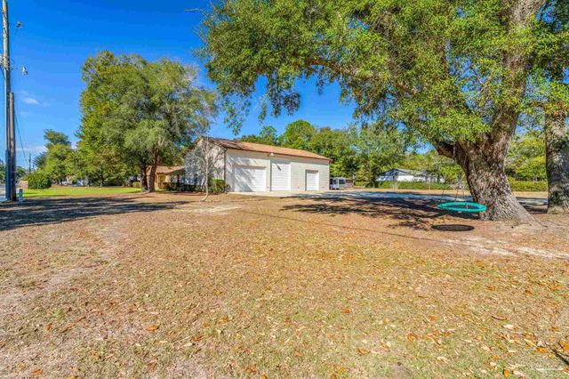 6590 Warren Rd, Milton, FL 32583