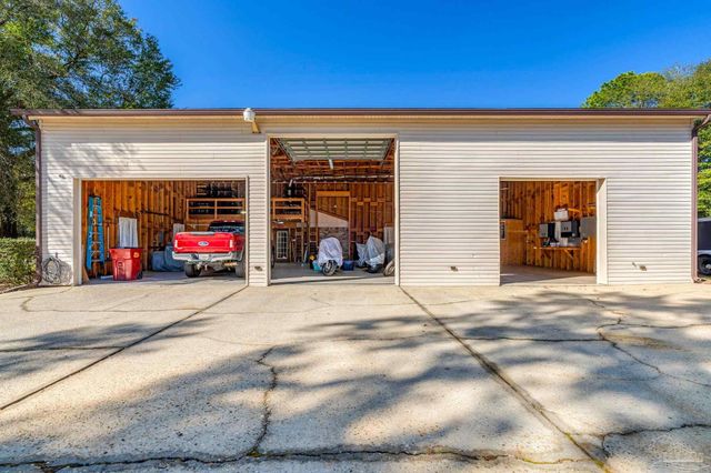 6590 Warren Rd, Milton, FL 32583