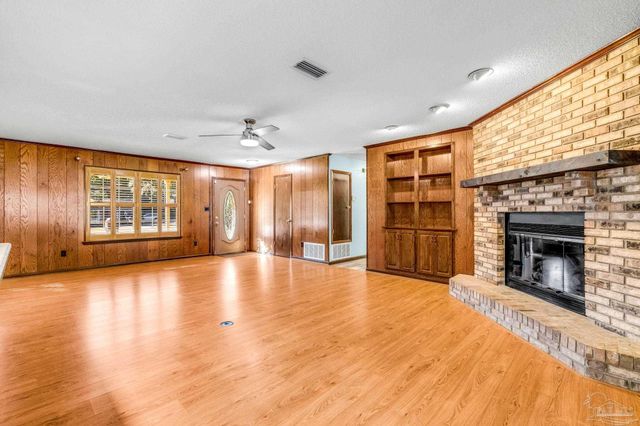 6590 Warren Rd, Milton, FL 32583