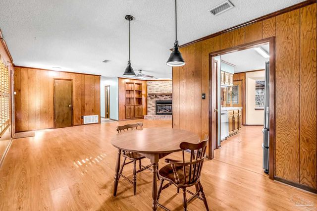 6590 Warren Rd, Milton, FL 32583