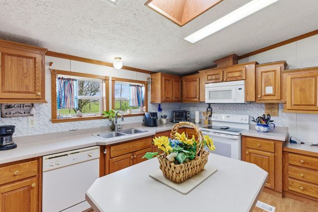 1085 Woodlake Road, Stamping Ground, KY 40379