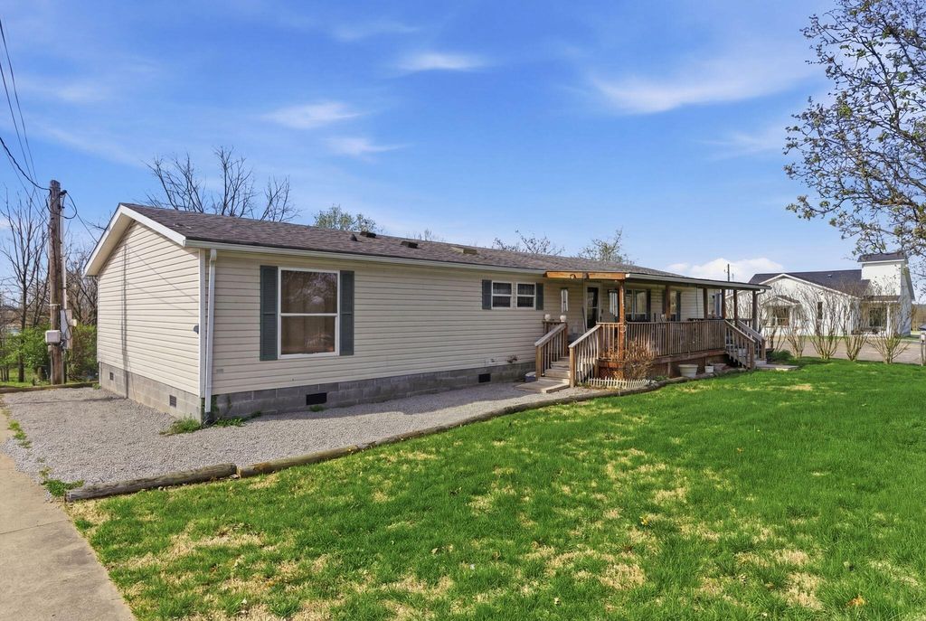 1085 Woodlake Road, Stamping Ground, KY 40379