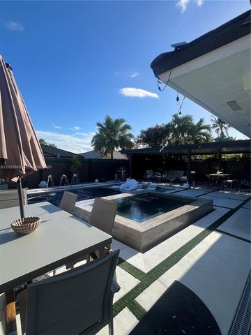 14802 SW 176th Ter, Miami, FL 33187