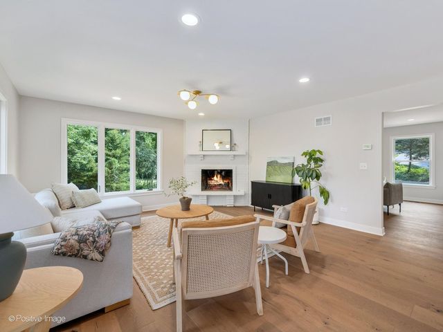 28w600 Indian Knoll Road, West Chicago, IL 60185
