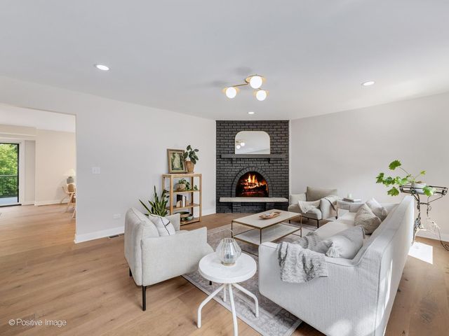 28w600 Indian Knoll Road, West Chicago, IL 60185