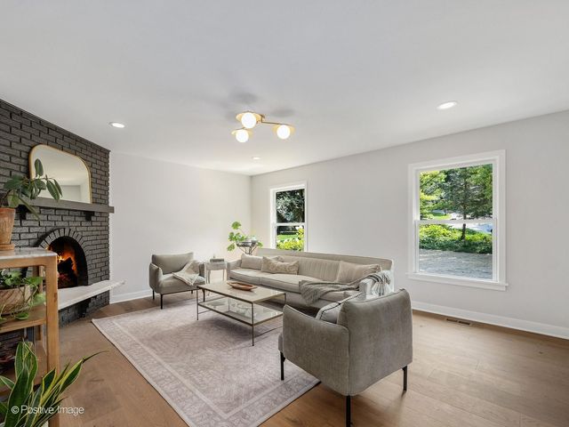 28w600 Indian Knoll Road, West Chicago, IL 60185
