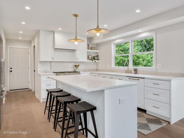 28w600 Indian Knoll Road, West Chicago, IL 60185