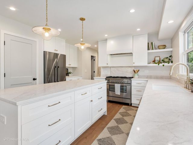 28w600 Indian Knoll Road, West Chicago, IL 60185