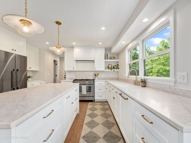 28w600 Indian Knoll Road, West Chicago, IL 60185