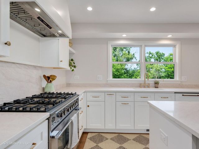 28w600 Indian Knoll Road, West Chicago, IL 60185