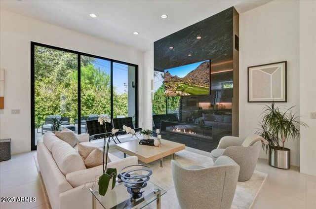 100 W NORTHERN Avenue 8, Phoenix, AZ 85021