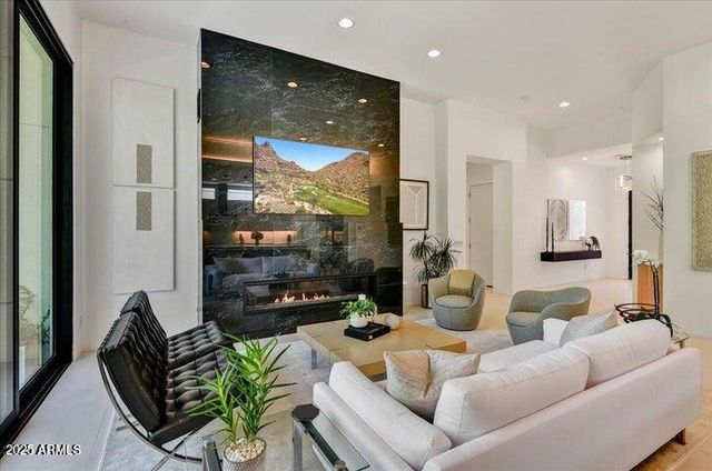 100 W NORTHERN Avenue 8, Phoenix, AZ 85021