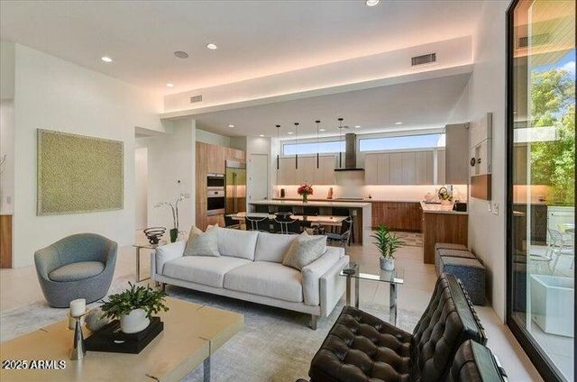 100 W NORTHERN Avenue 8, Phoenix, AZ 85021