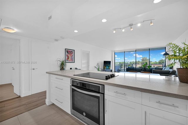 5700 Collins Ave 5J, Miami Beach, FL 33140