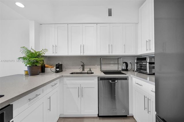 5700 Collins Ave 5J, Miami Beach, FL 33140
