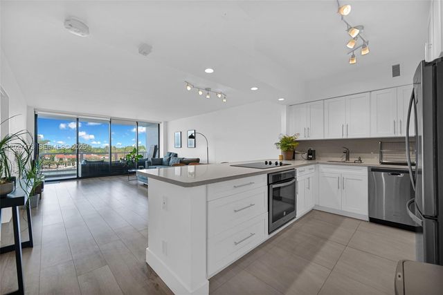 5700 Collins Ave 5J, Miami Beach, FL 33140
