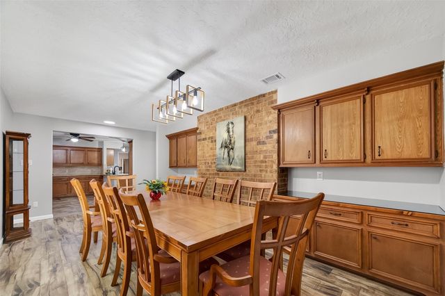 802 Sentinel Oaks, Pinehurst, TX 77362