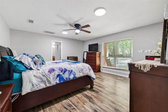 802 Sentinel Oaks, Pinehurst, TX 77362