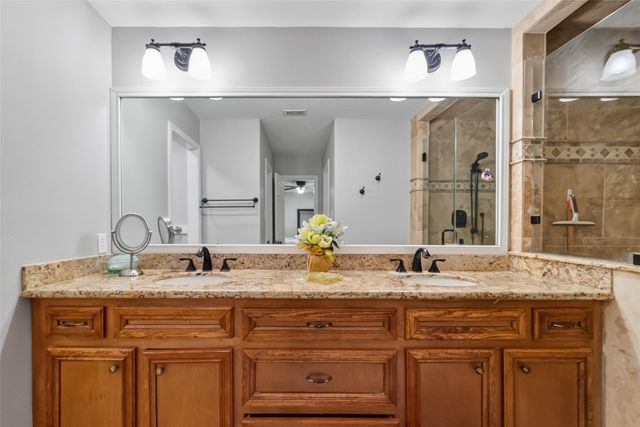 802 Sentinel Oaks, Pinehurst, TX 77362