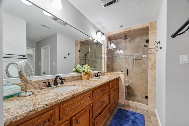 802 Sentinel Oaks, Pinehurst, TX 77362