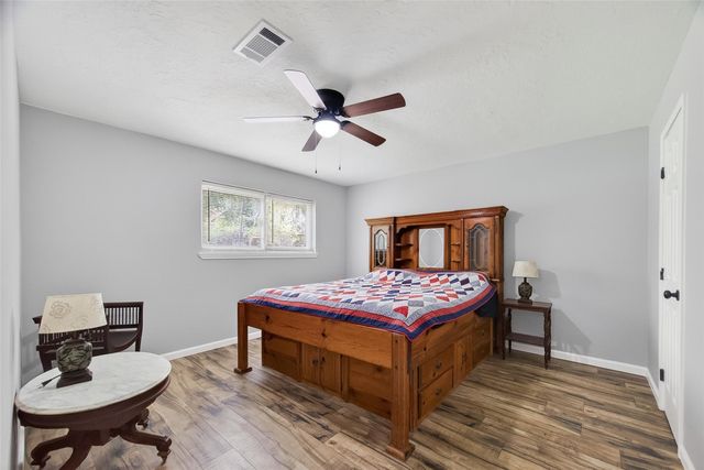 802 Sentinel Oaks, Pinehurst, TX 77362