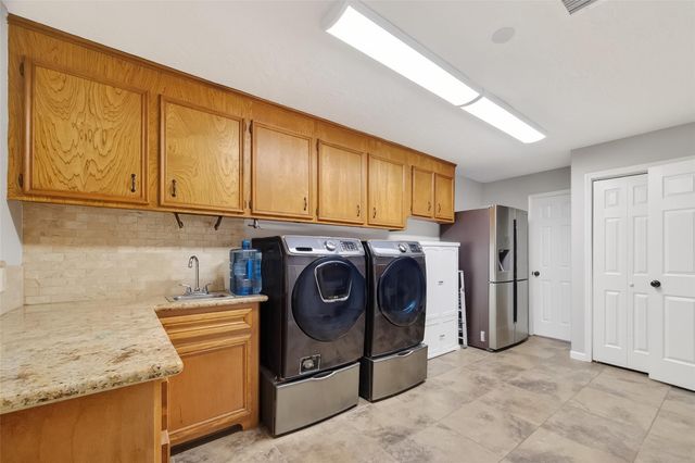 802 Sentinel Oaks, Pinehurst, TX 77362