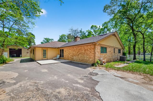 802 Sentinel Oaks, Pinehurst, TX 77362