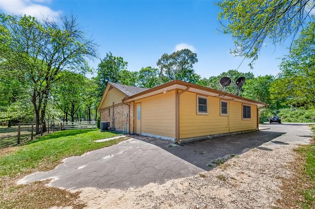 802 Sentinel Oaks, Pinehurst, TX 77362