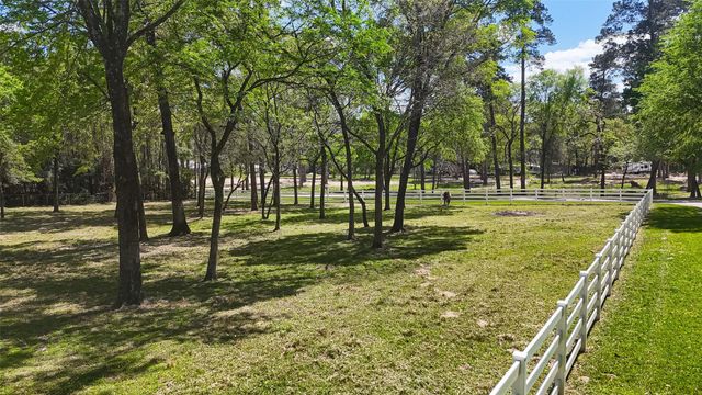 802 Sentinel Oaks, Pinehurst, TX 77362