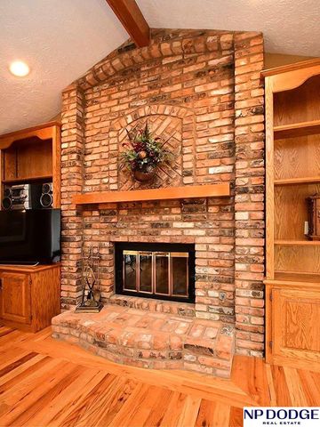 15523 Charles Street, Omaha, NE 68154