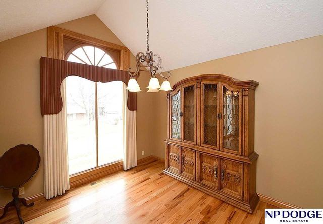 15523 Charles Street, Omaha, NE 68154