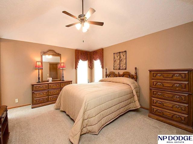 15523 Charles Street, Omaha, NE 68154