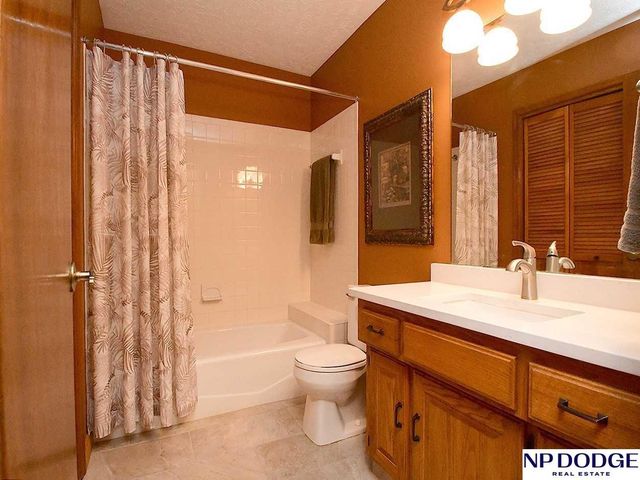 15523 Charles Street, Omaha, NE 68154