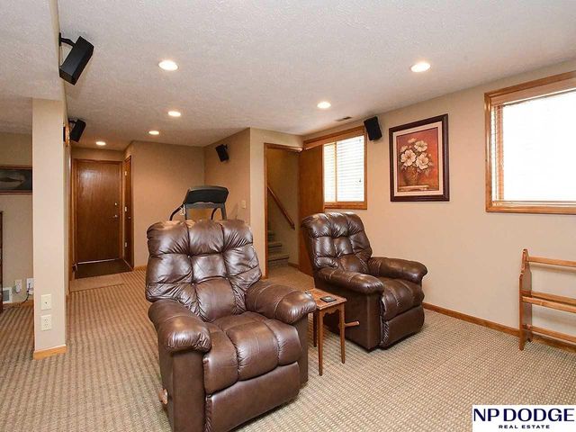 15523 Charles Street, Omaha, NE 68154