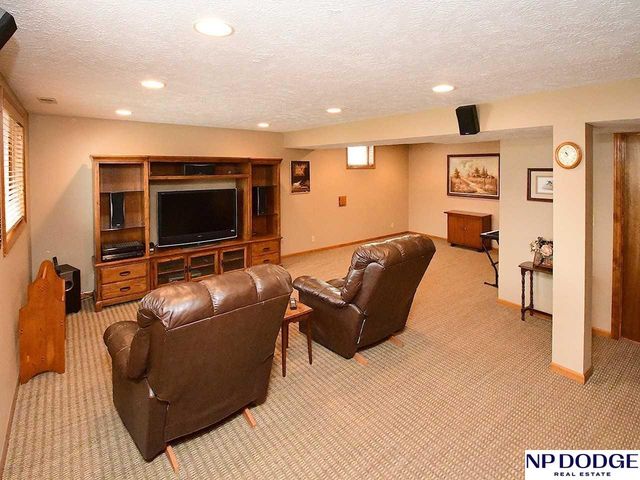 15523 Charles Street, Omaha, NE 68154