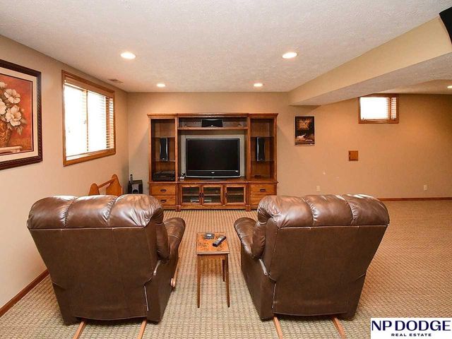 15523 Charles Street, Omaha, NE 68154