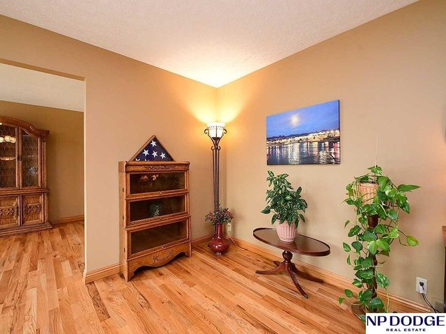 15523 Charles Street, Omaha, NE 68154