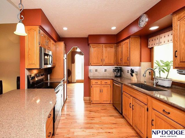 15523 Charles Street, Omaha, NE 68154