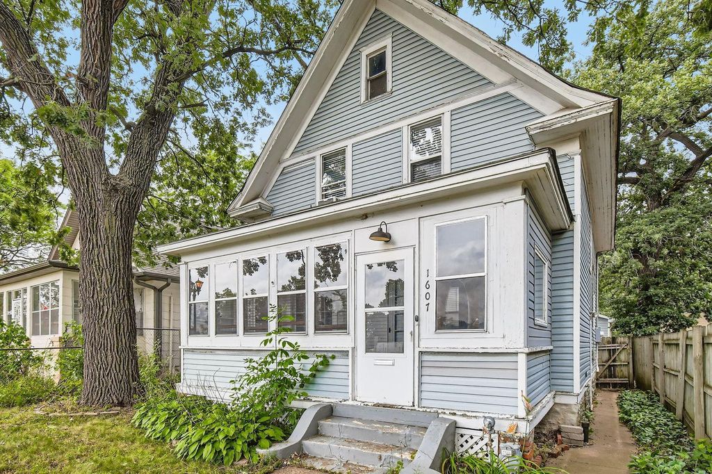 1607 7th Street W, Saint Paul, MN 55102