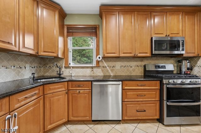 145 Terhune Ave, Passaic City, NJ 07055