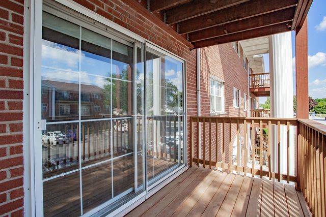 6135 W 94th Street B1, Oak Lawn, IL 60453
