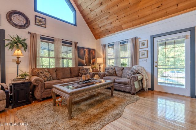 2216 French Broad River Rd, Seymour, TN 37865