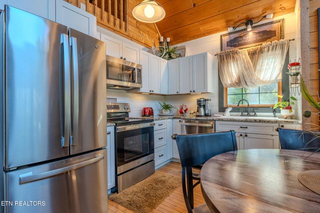 2216 French Broad River Rd, Seymour, TN 37865