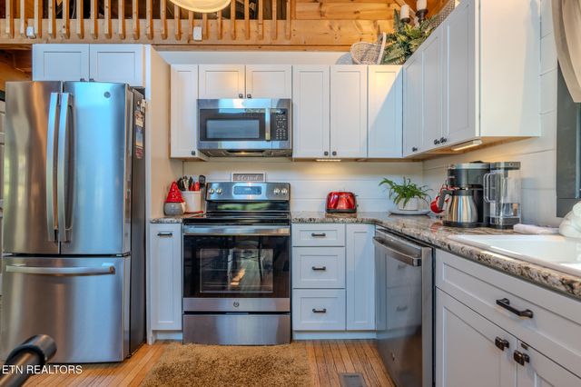 2216 French Broad River Rd, Seymour, TN 37865