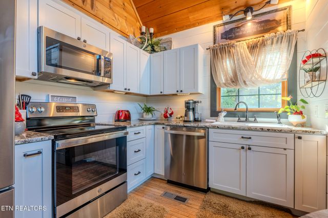2216 French Broad River Rd, Seymour, TN 37865