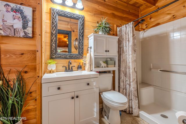 2216 French Broad River Rd, Seymour, TN 37865