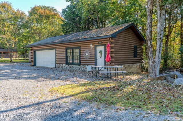 2216 French Broad River Rd, Seymour, TN 37865